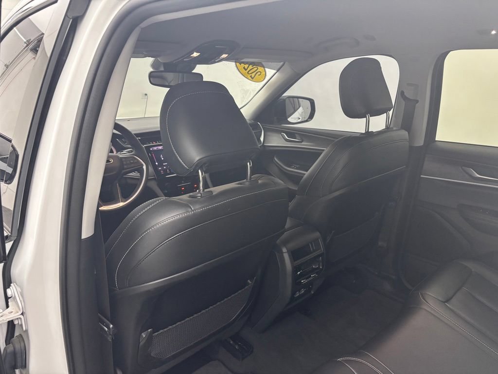 Used 2024 Jeep Grand Cherokee Limited AWD/4WD image 34