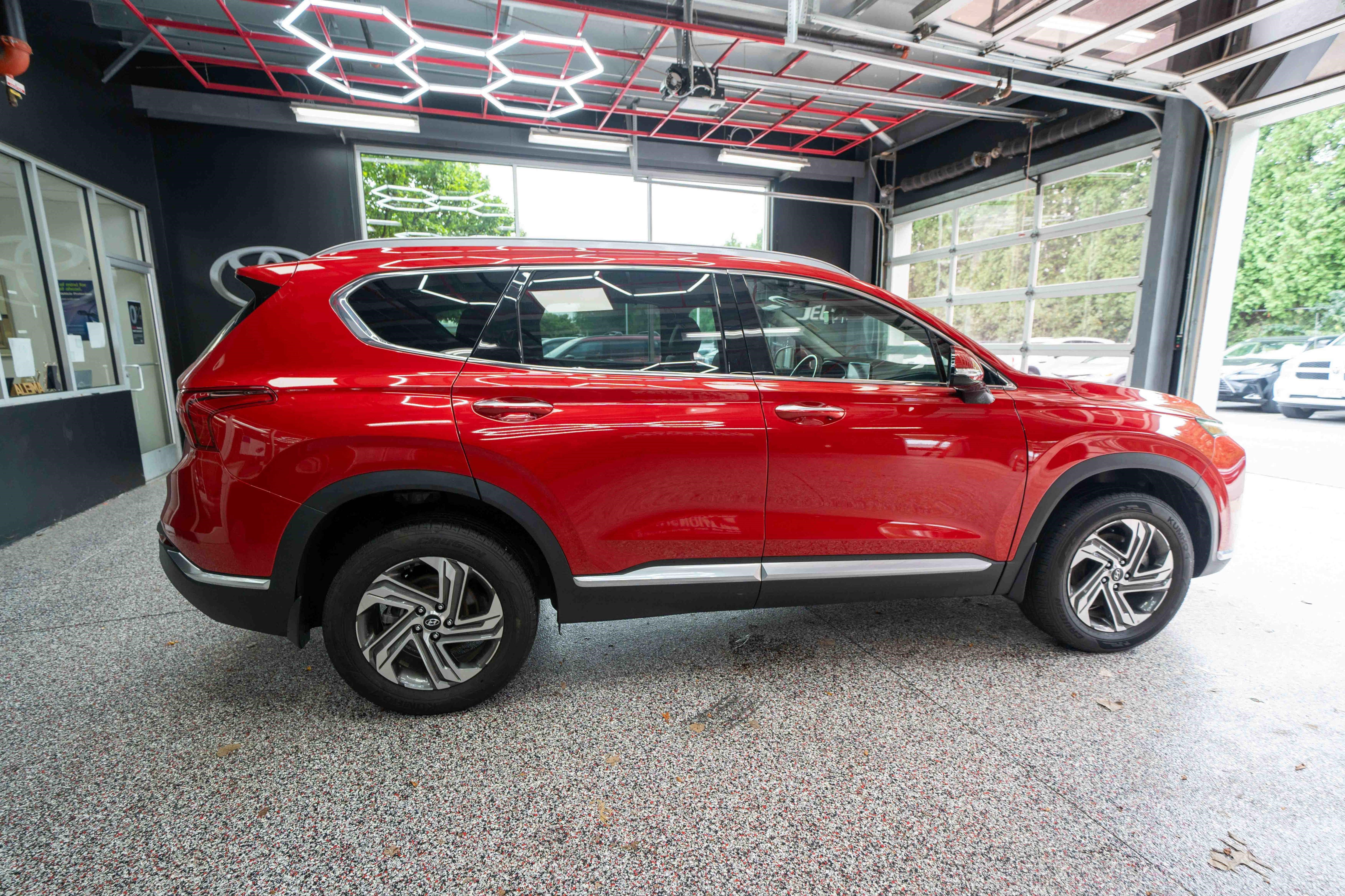 Used 2022 Hyundai Santa Fe SEL w/ Convenience + Premium Package AWD/4WD image 4