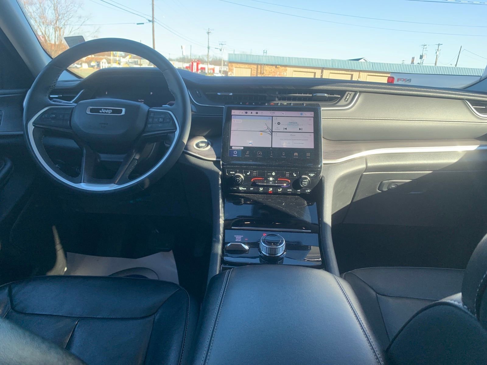 Used 2023 Jeep Grand Cherokee Limited image 27