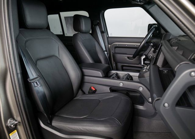 Used 2025 Land Rover Defender 110 S image 3