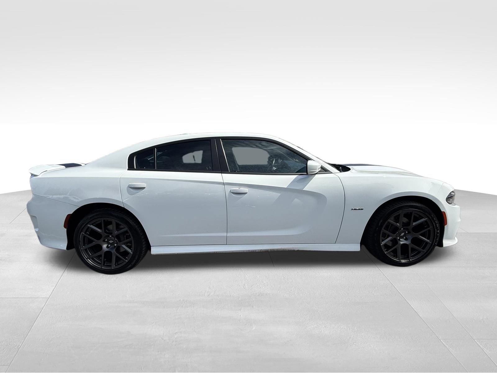Used 2019 Dodge Charger R/T w/ Plus Group RWD image 4