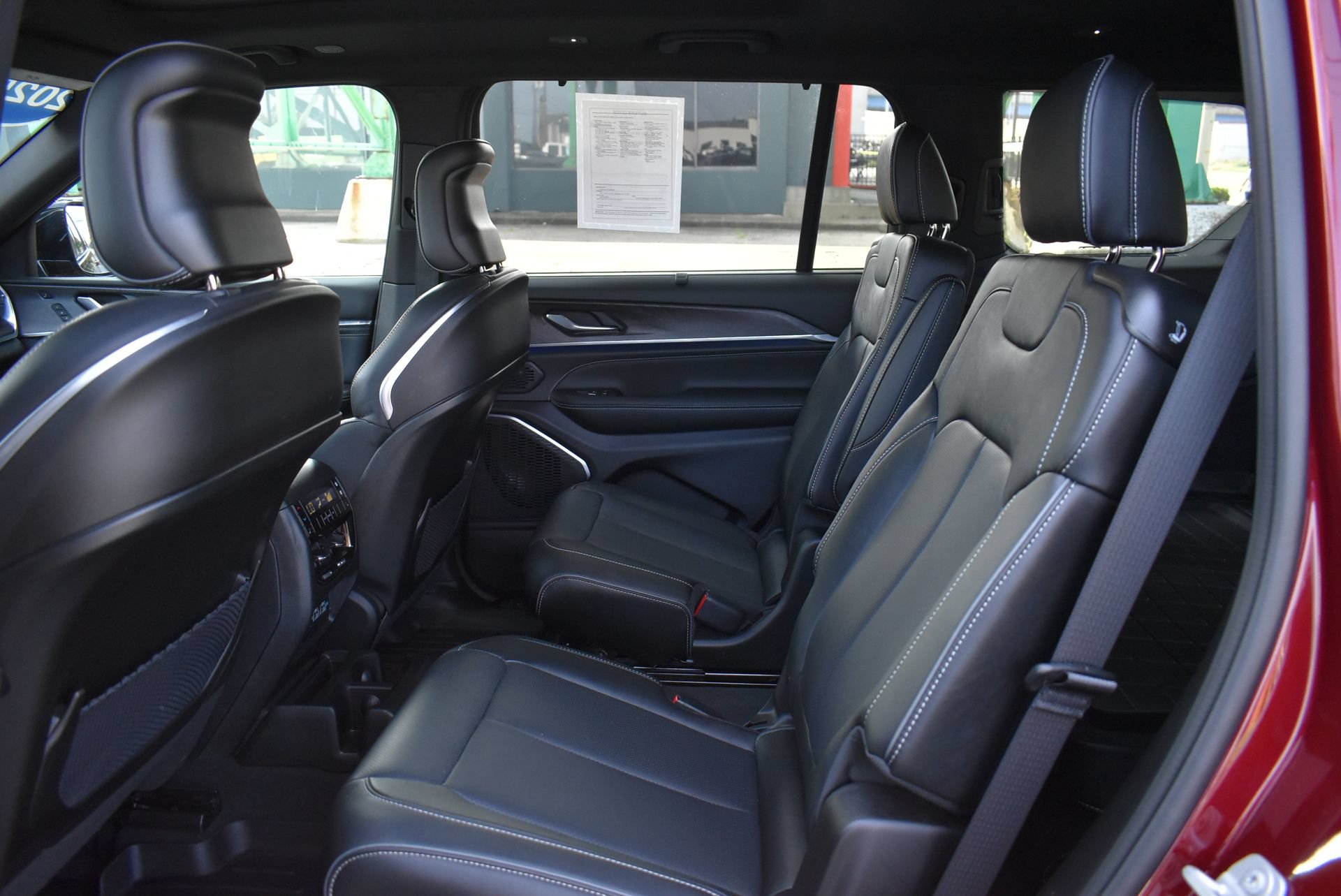 Used 2025 Jeep Grand Cherokee L Overland w/ Advanced Protech Group III AWD/4WD image 18