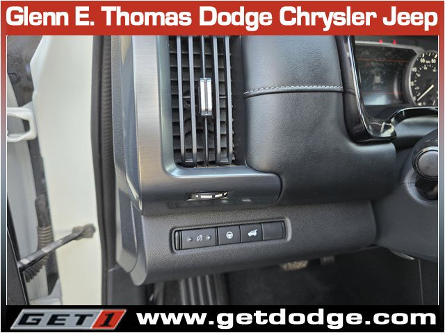 Used 2022 Nissan Pathfinder SL FWD image 21
