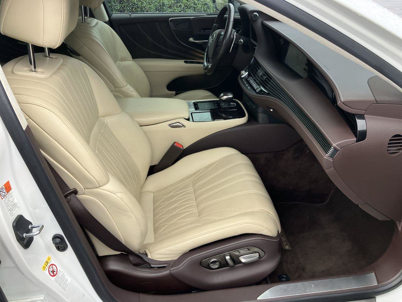 Used 2018 Lexus LS 500h w/ Luxury Package RWD image 35