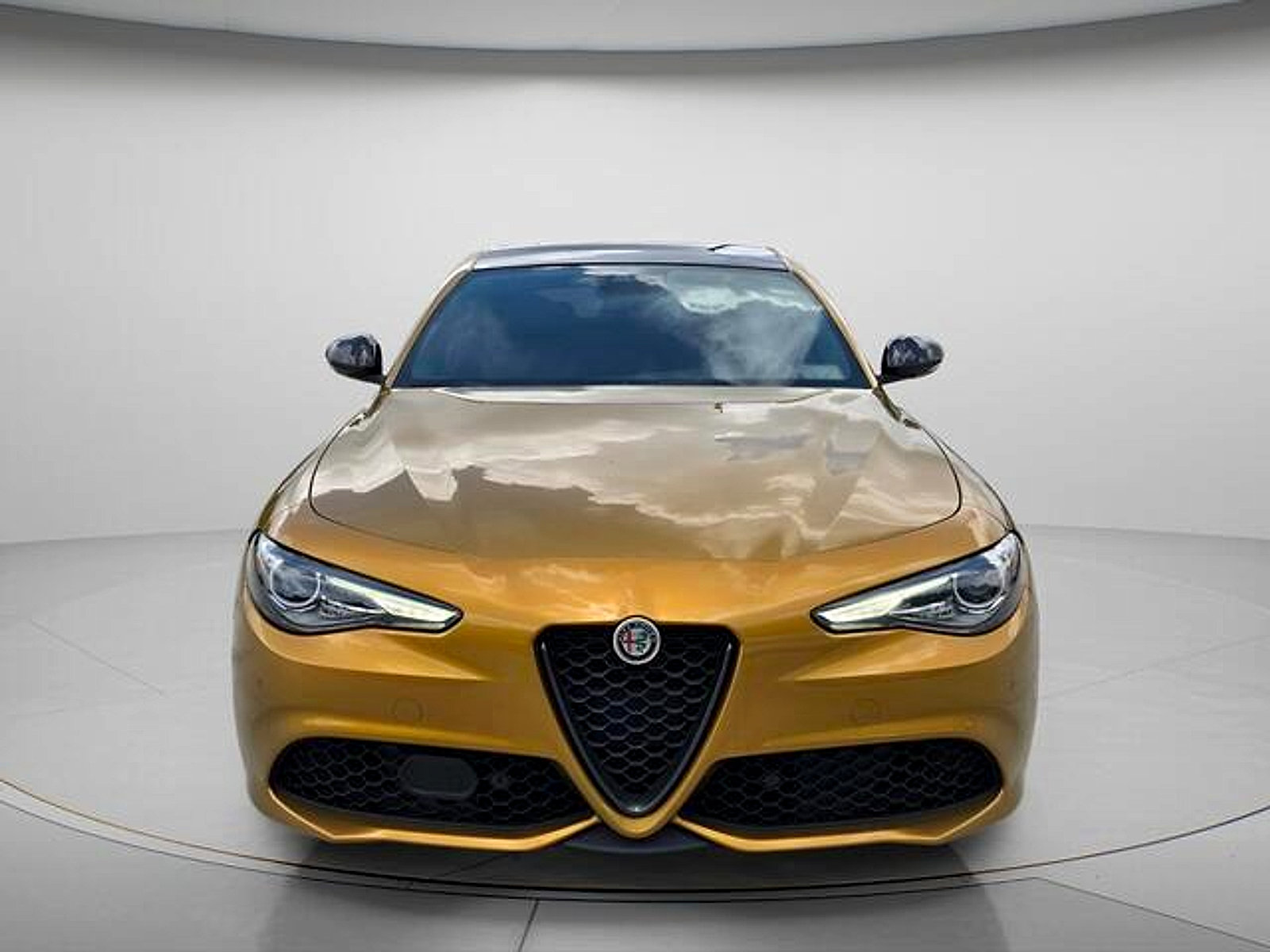 Used 2023 Alfa Romeo Giulia Veloce RWD image 4