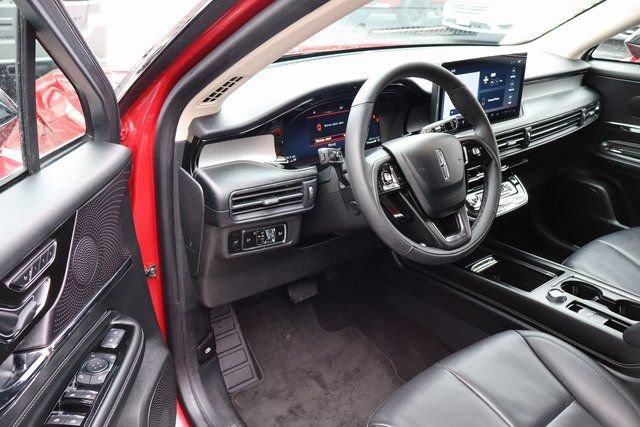 Used 2023 Lincoln Corsair AWD w/ Equipment Group 101A image 4