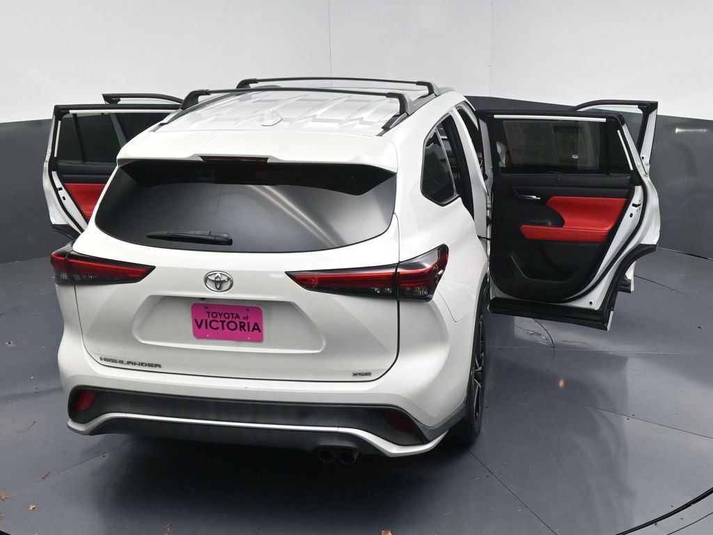 Used 2021 Toyota Highlander XSE image 23