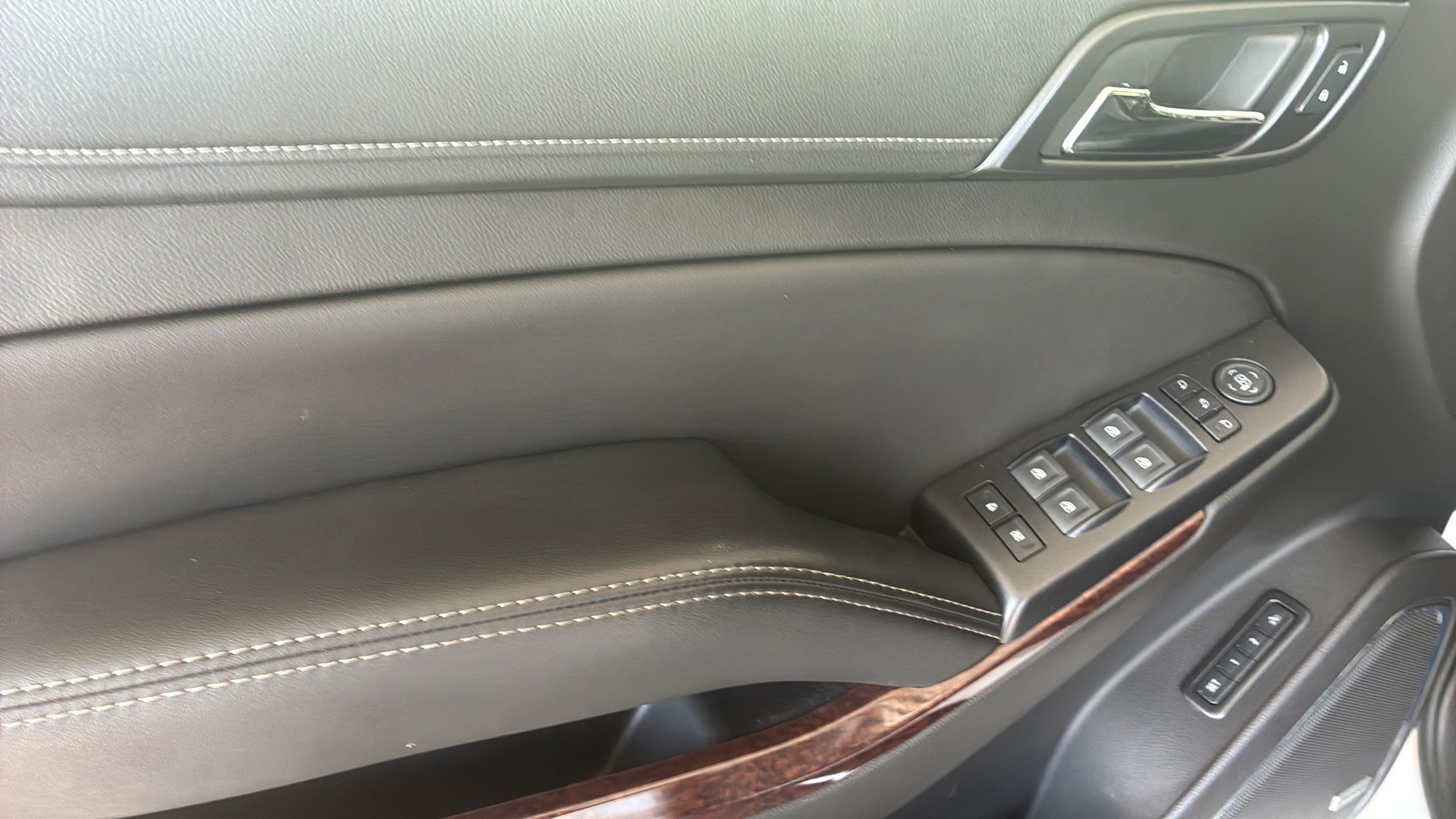 Used 2018 GMC Yukon SLT w/ Premium Edition RWD image 10