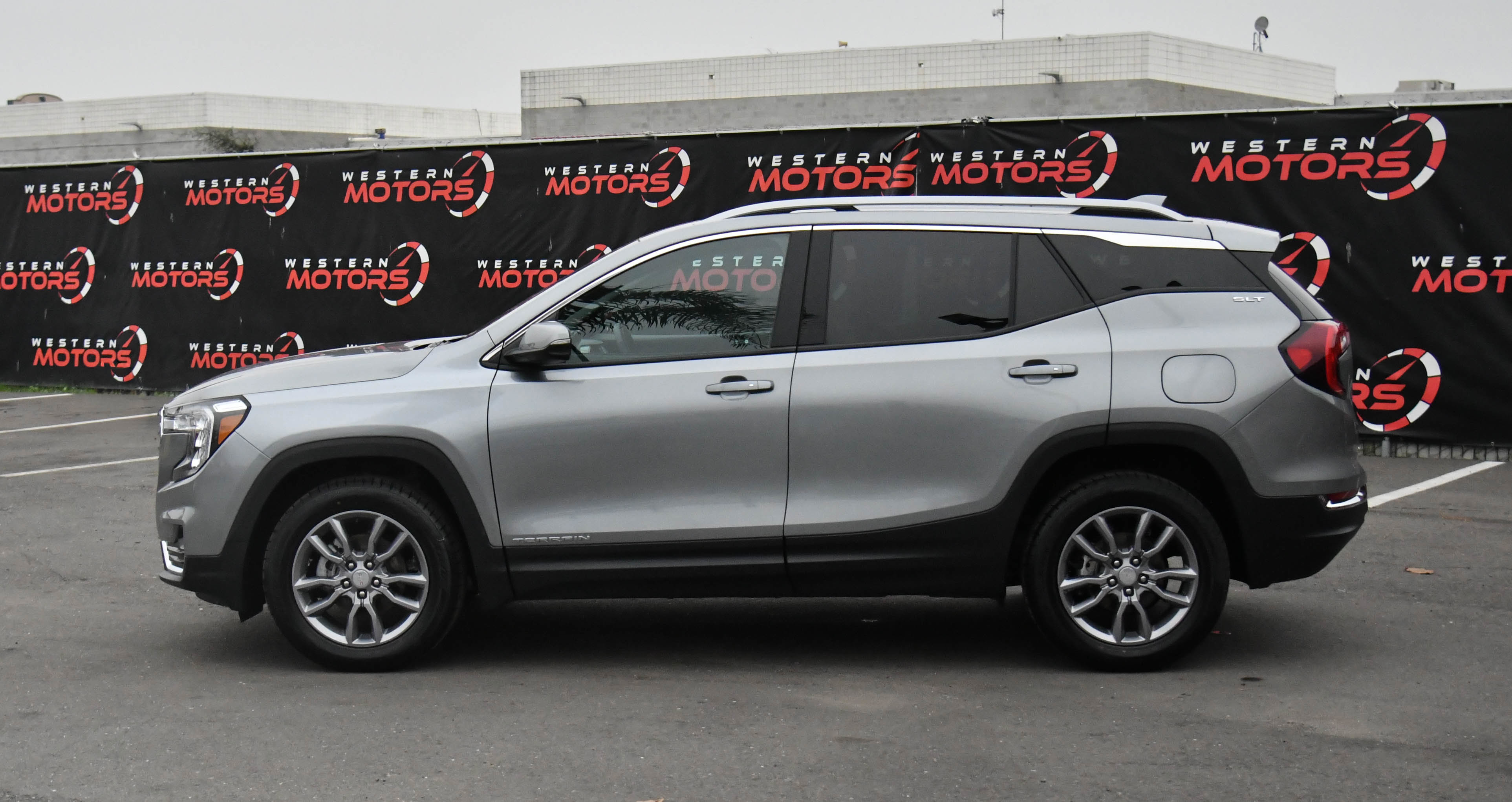 Used 2024 GMC Terrain SLT image 4