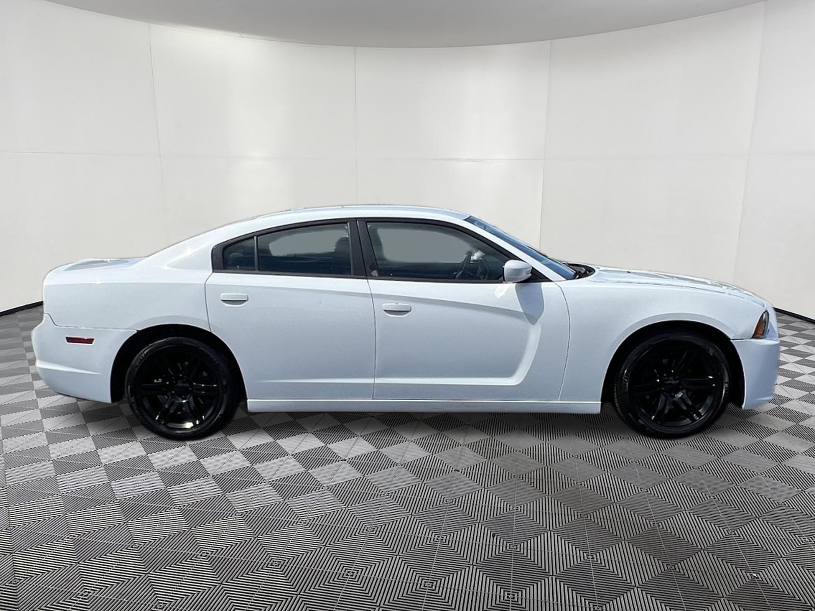 Used 2014 Dodge Charger SE RWD image 7