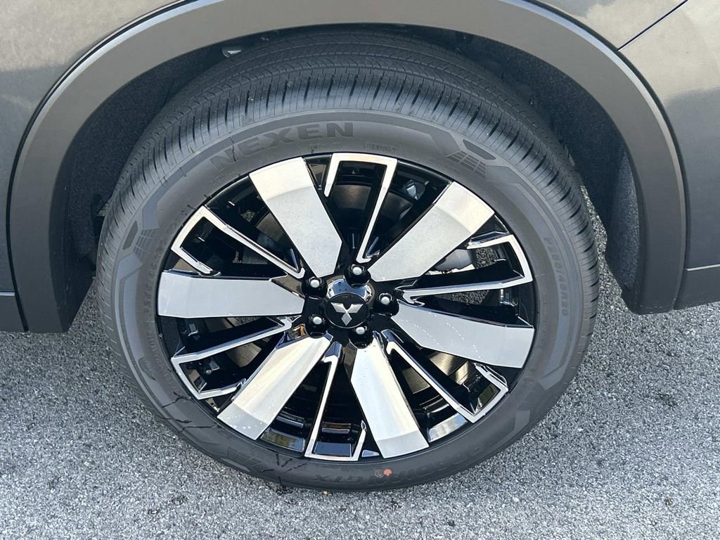 Used 2025 Mitsubishi Outlander SE image 13