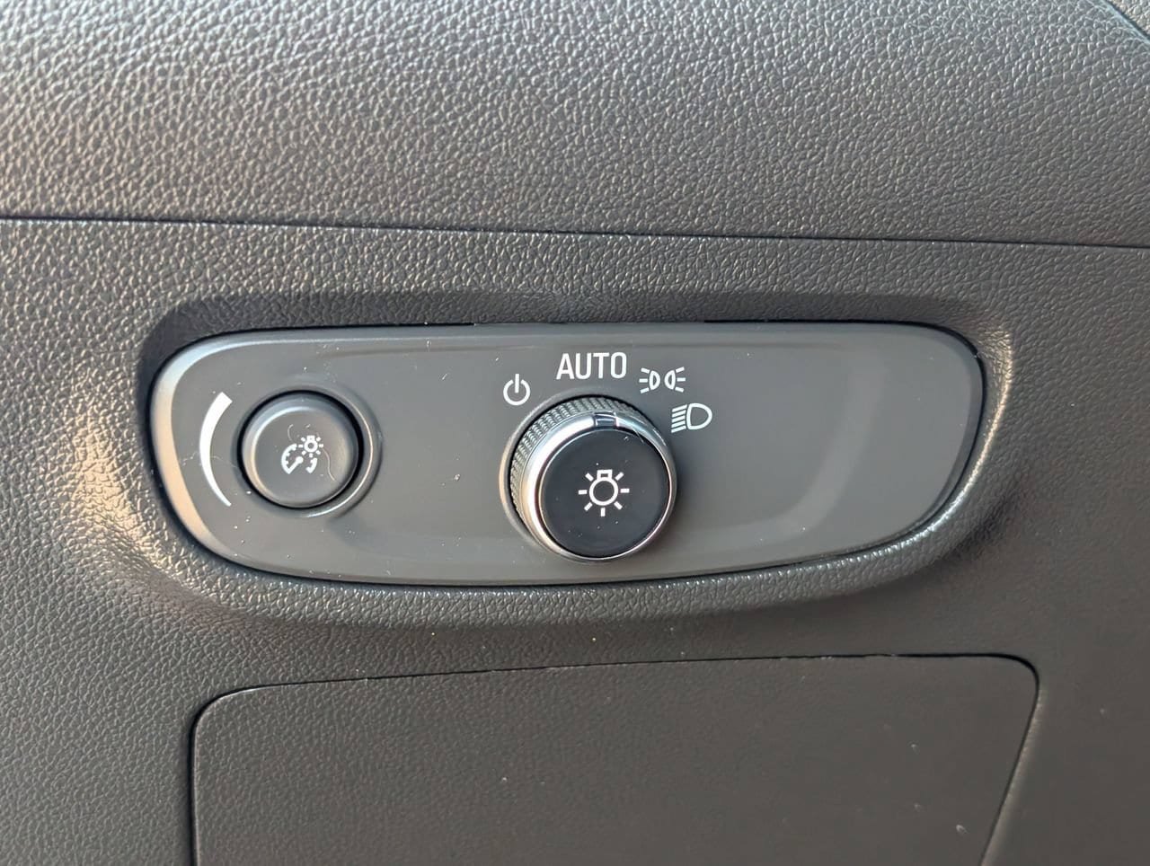 Used 2024 Buick Encore GX Avenir w/ Avenir Technology Package FWD image 22