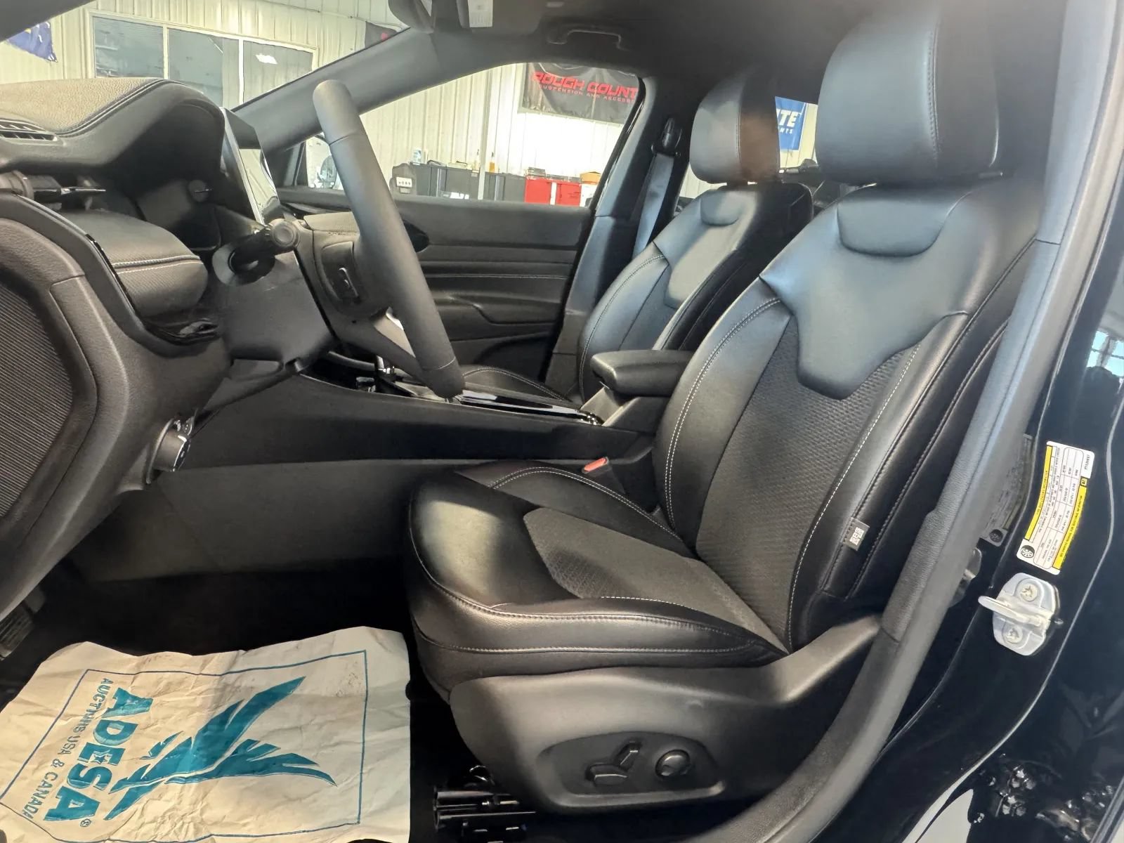Used 2023 Jeep Compass Latitude w/ Convenience Group AWD/4WD image 8
