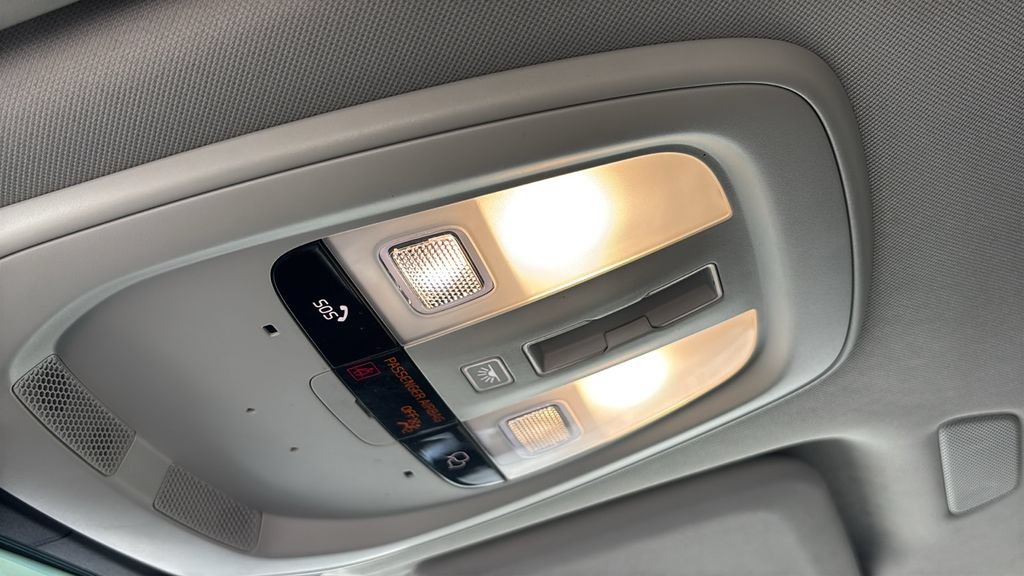 Certified 2025 Volvo XC60 B5 Plus AWD/4WD image 22