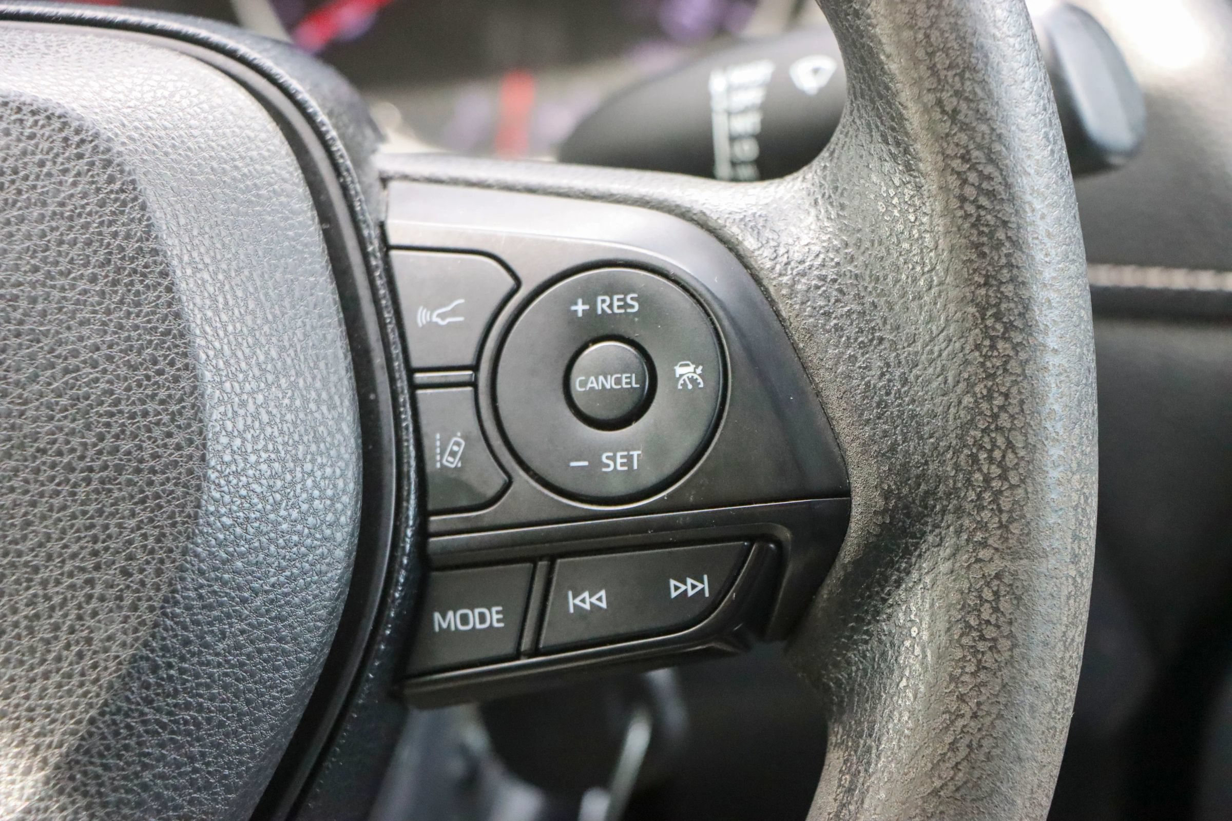 Used 2019 Toyota RAV4 LE FWD image 28
