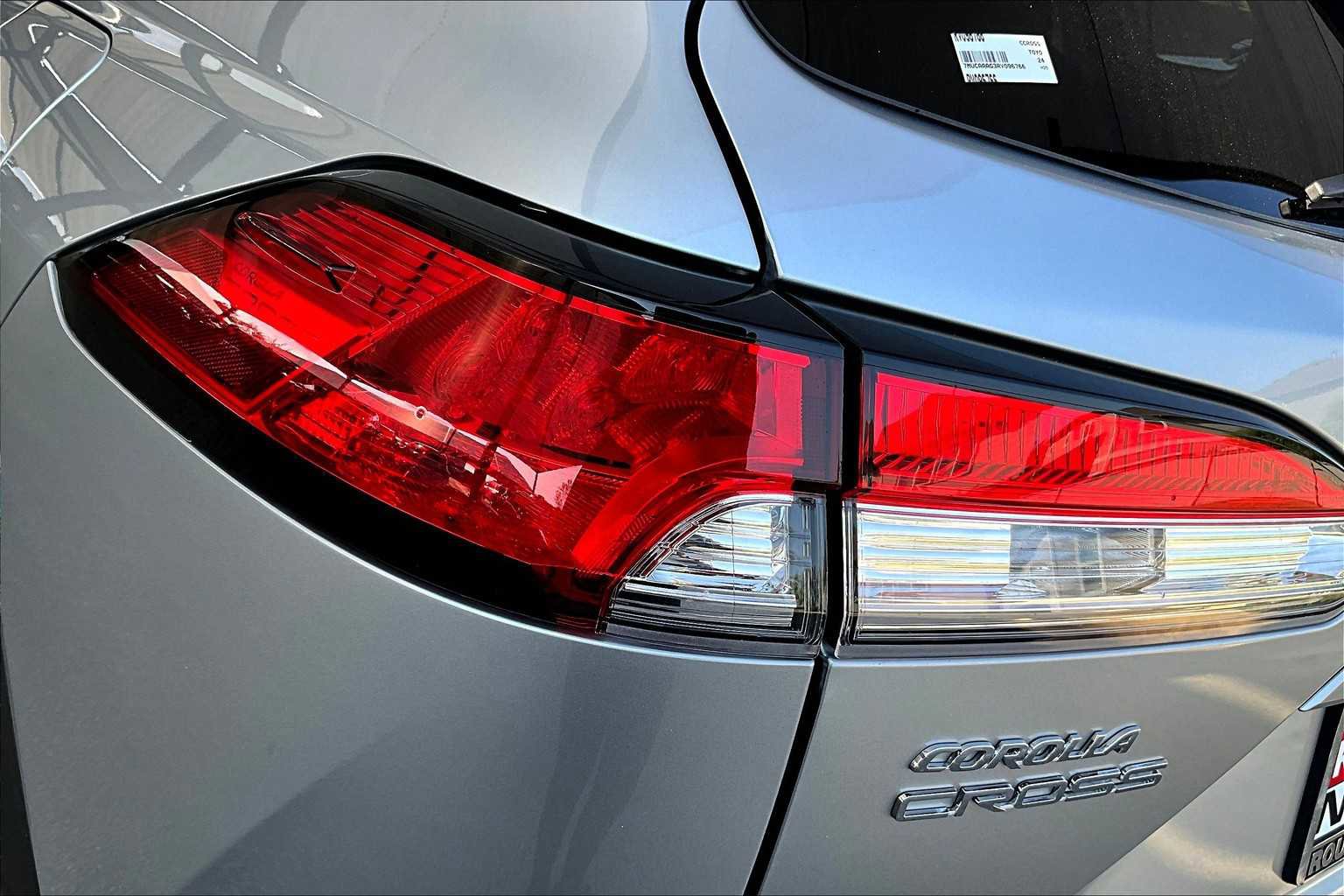 Used 2024 Toyota Corolla Cross LE image 27