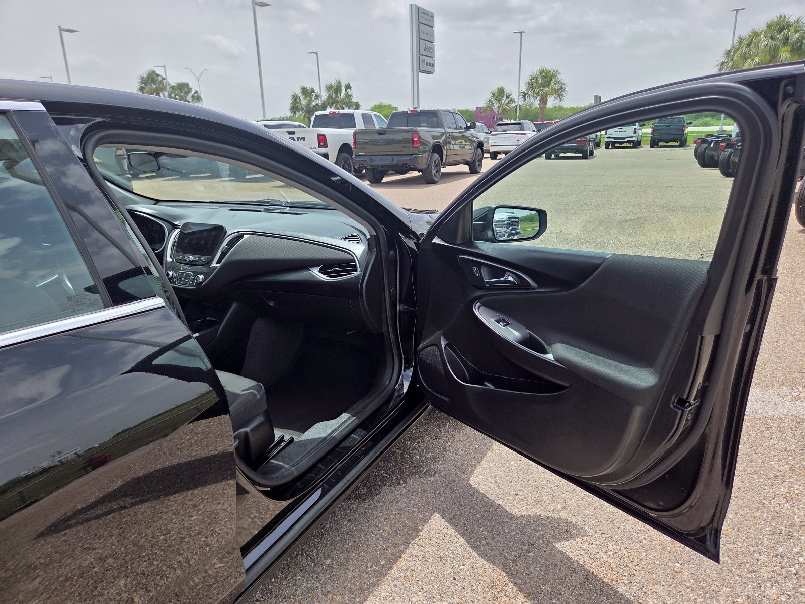 Used 2024 Chevrolet Malibu LT FWD image 18