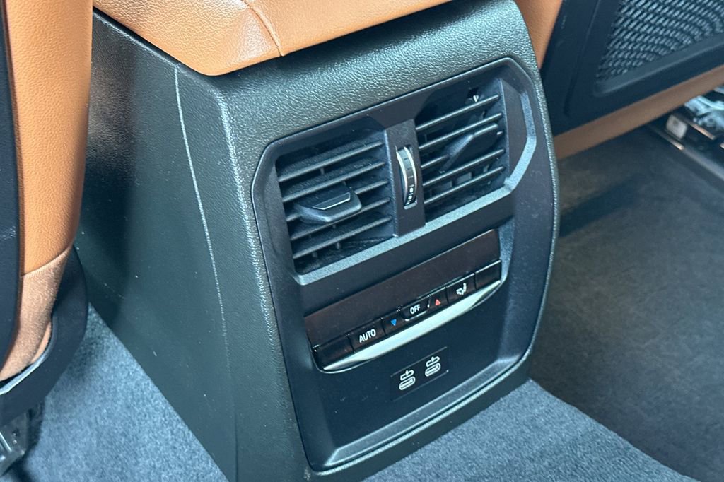 Used 2022 BMW 330i Sedan w/ Driving Assistance Package image 13