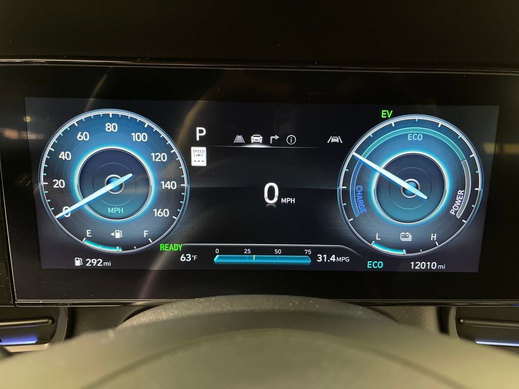 Certified 2025 Hyundai Elantra Limited FWD image 20