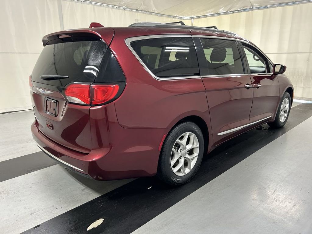 Used 2018 Chrysler Pacifica Touring-L w/ Tire & Wheel Group image 2
