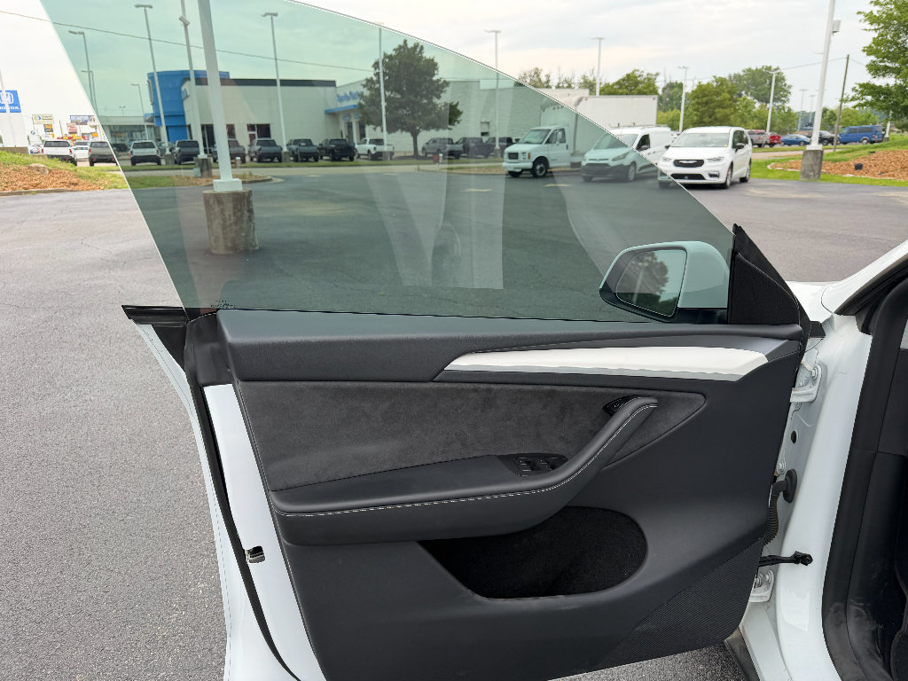 Used 2024 Tesla Model Y Long Range AWD/4WD image 39