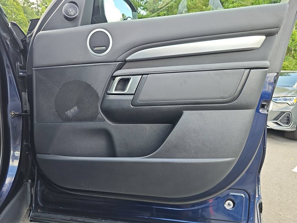 Used 2020 Land Rover Discovery Landmark AWD/4WD image 21