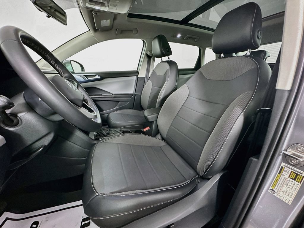 Used 2022 Volkswagen Taos SE w/ Panoramic Sunroof Package FWD image 22