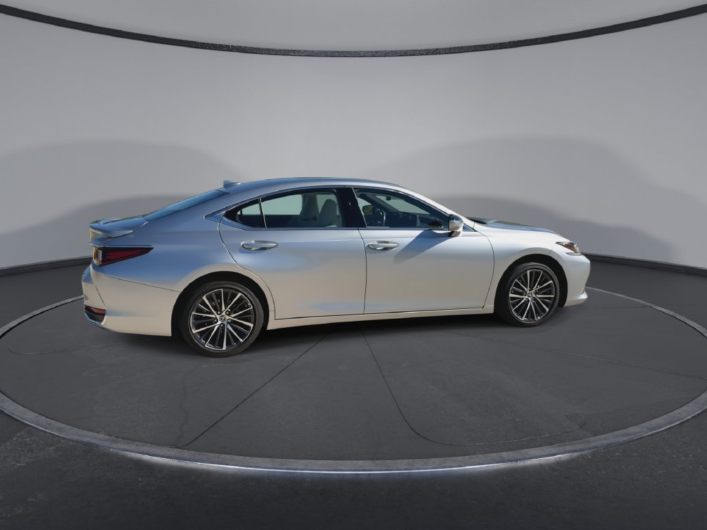 Used 2025 Lexus ES 300h w/ Premium Package FWD image 2