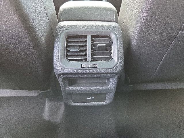 Used 2023 Volkswagen Taos SE w/ Panoramic Sunroof Package FWD image 25