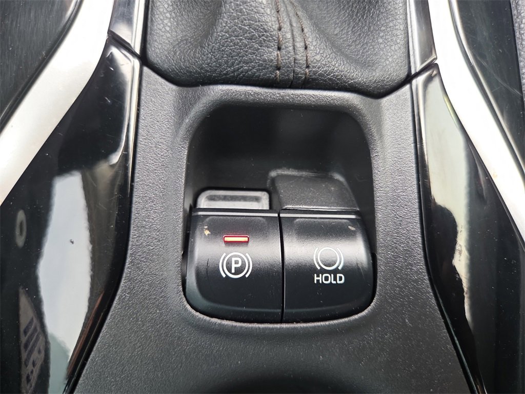 Used 2022 Toyota Corolla Cross XLE image 15