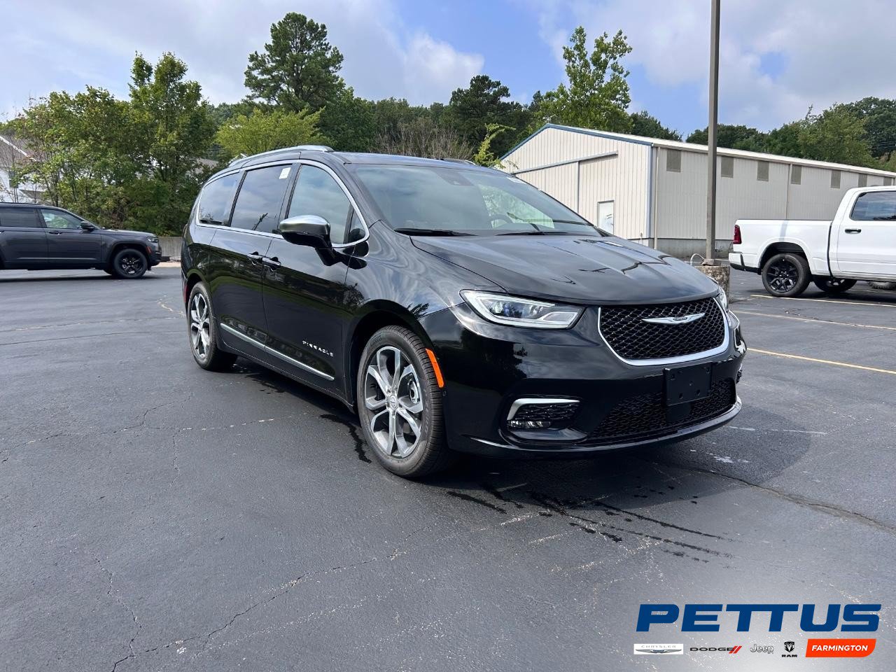 New 2026 Chrysler Pacifica Pinnacle image 1