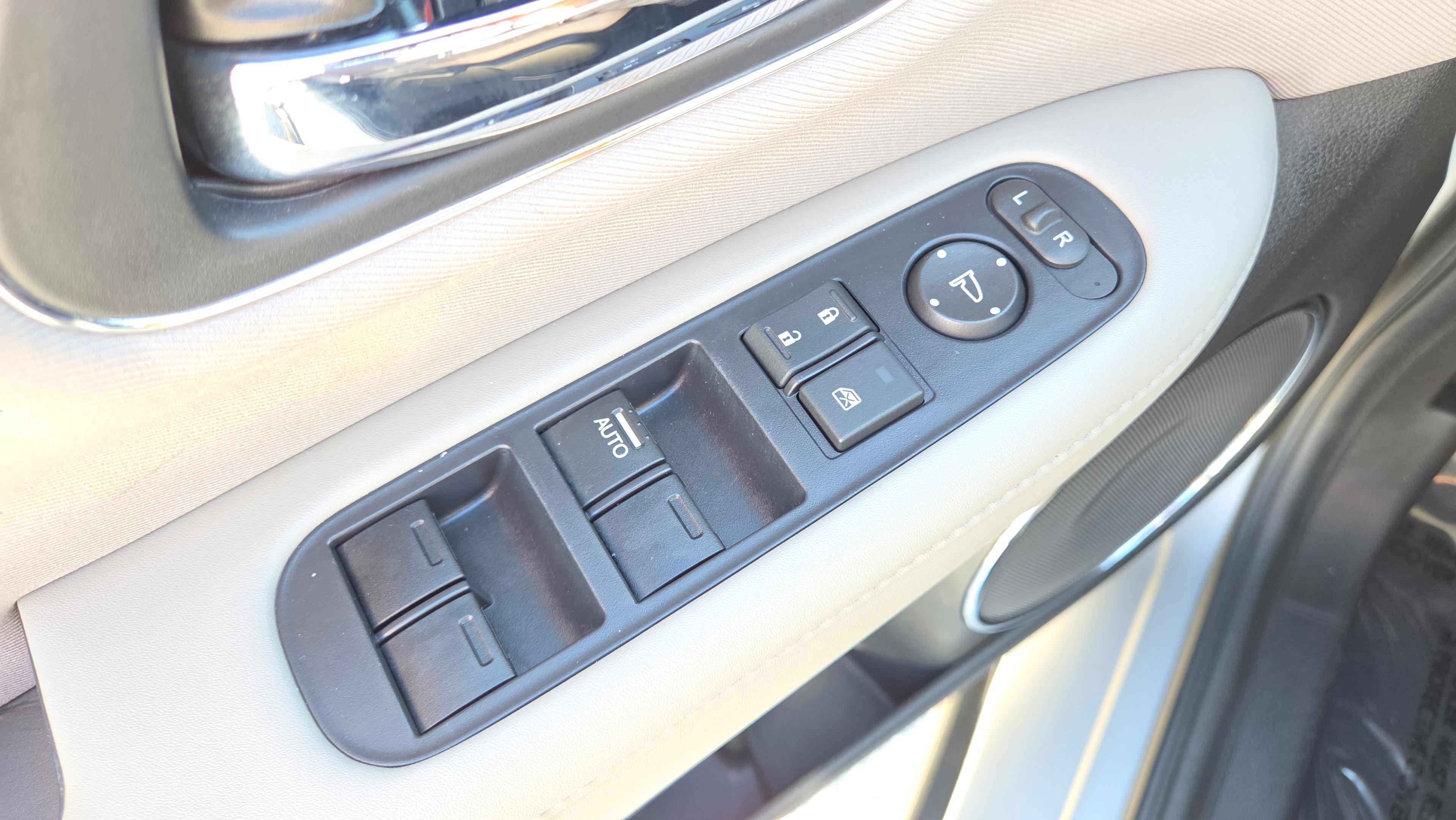 Certified 2018 Honda HR-V EX image 37