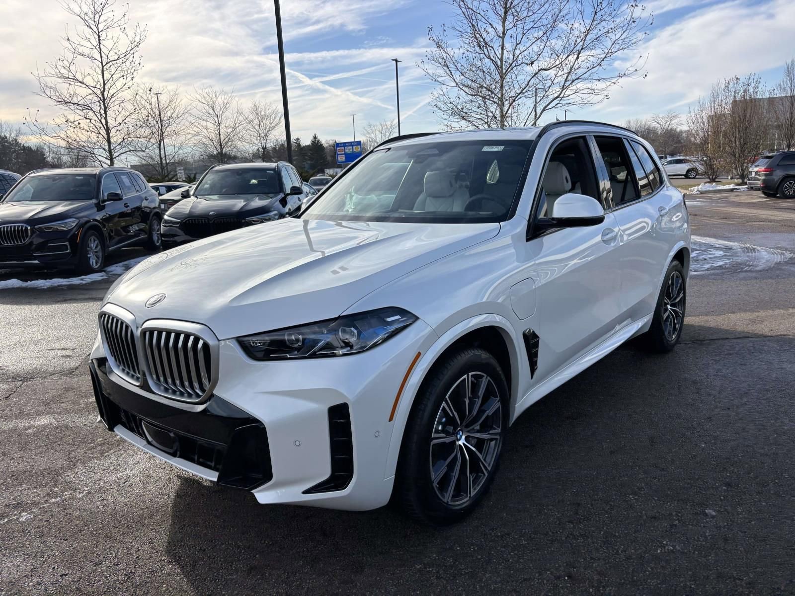 New 2026 BMW X5 xDrive50e w/ M Sport Package image 3
