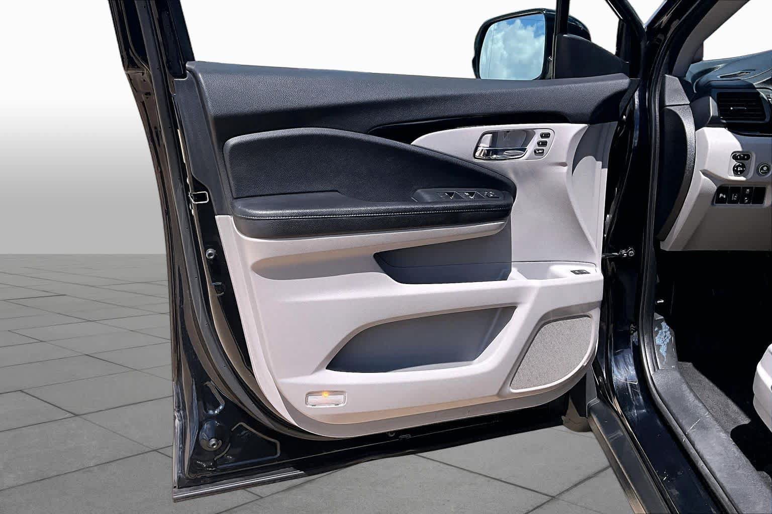 Used 2016 Honda Pilot Touring image 22