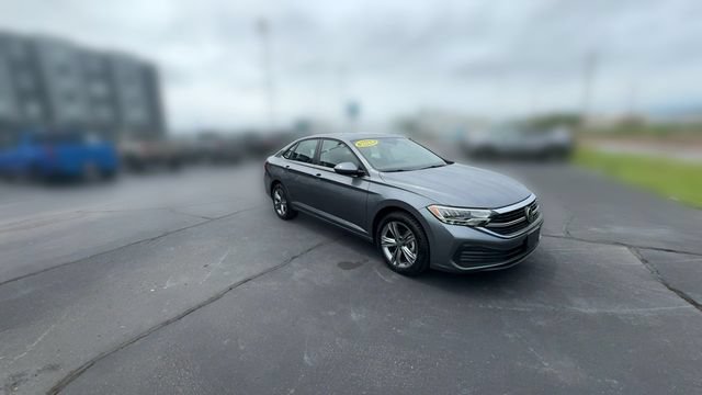 Used 2024 Volkswagen Jetta SE FWD image 2
