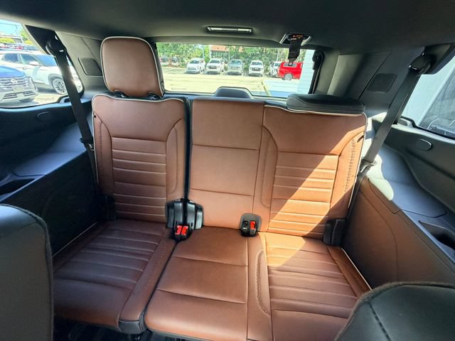 Used 2023 GMC Yukon Denali Ultimate AWD/4WD image 16