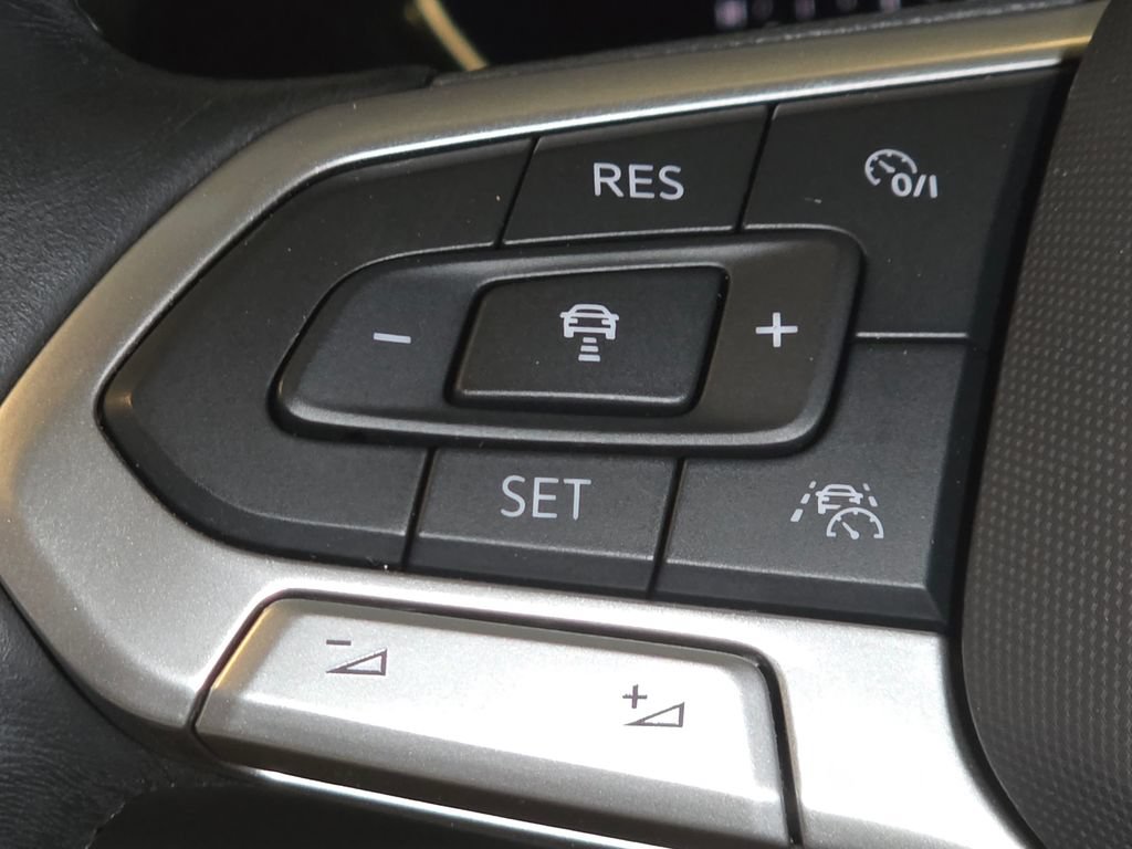 Used 2023 Volkswagen Jetta SE FWD image 14