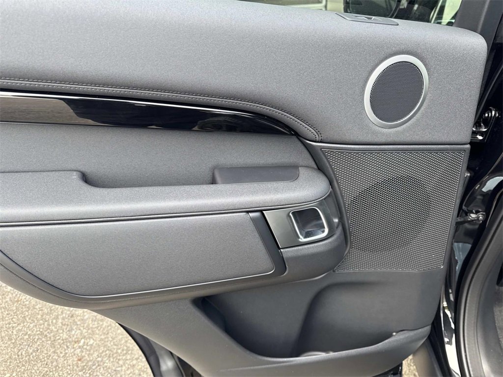 New 2026 Land Rover Discovery S image 12