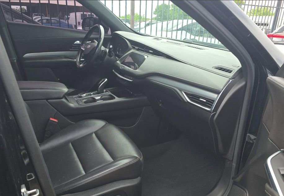 Used 2021 Cadillac XT4 Premium Luxury image 7