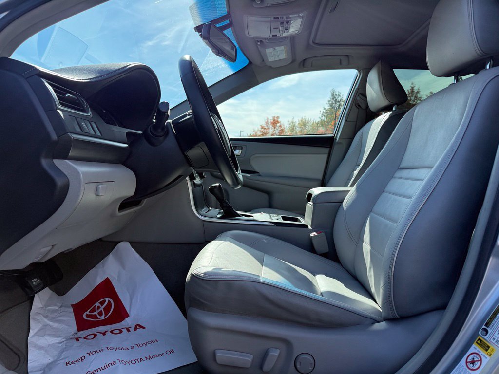 Used 2016 Toyota Camry XLE w/ Moonroof Package FWD image 12
