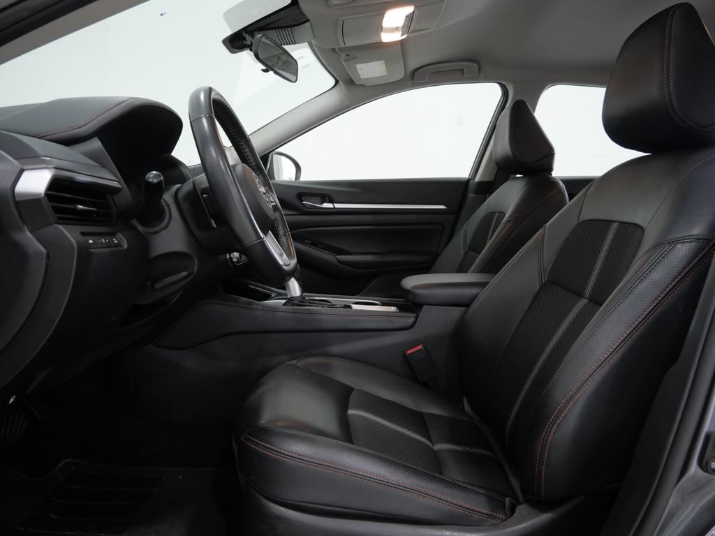 Used 2024 Nissan Altima 2.5 SR FWD image 11