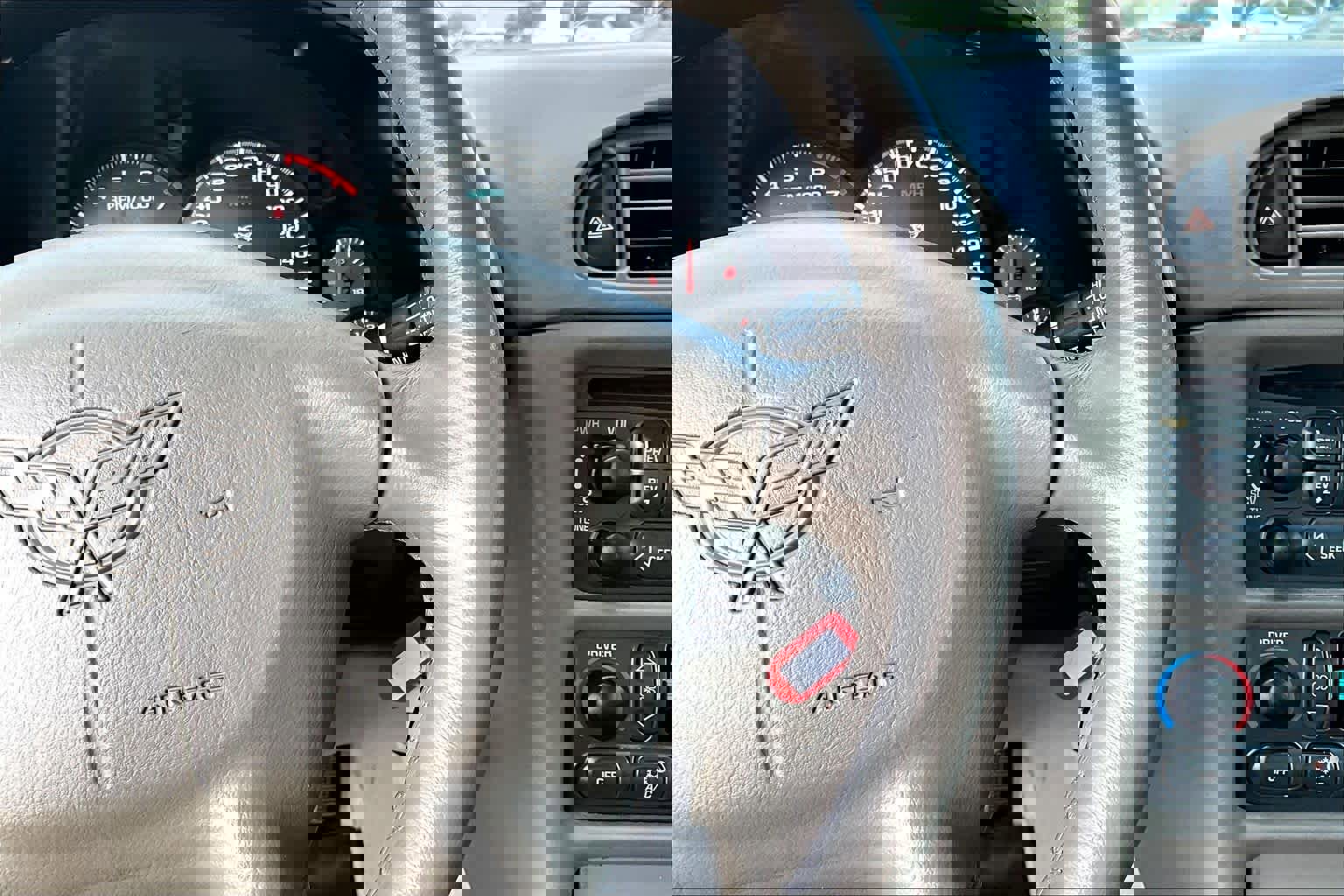 Used 2004 Chevrolet Corvette Coupe w/ Preferred Equipment Group image 19