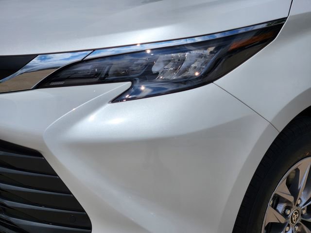 New 2026 Toyota Sienna XLE FWD image 7