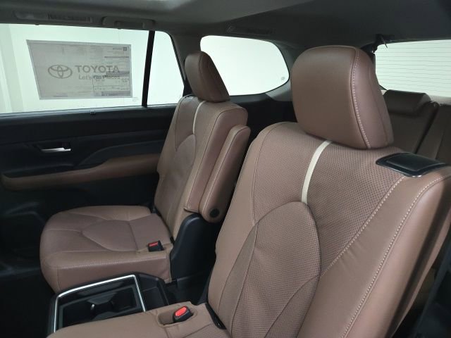 New 2026 Toyota Grand Highlander Platinum image 18