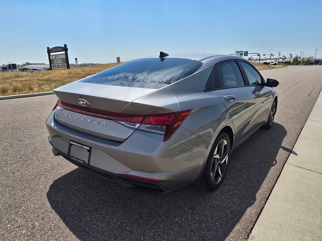 Used 2023 Hyundai Elantra SEL w/ Convenience Package FWD image 5