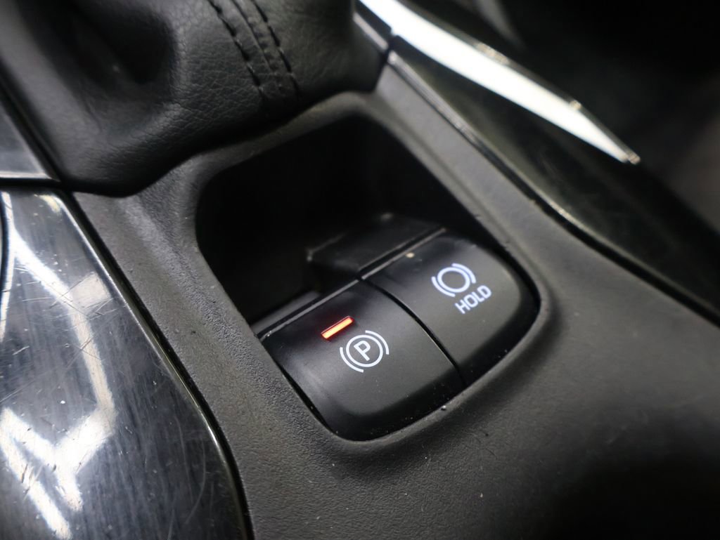 Used 2020 Toyota Corolla LE image 32