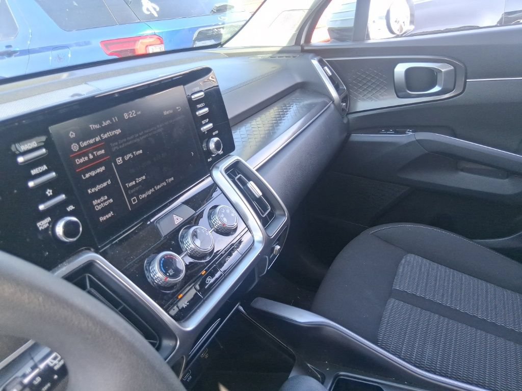 Certified 2023 Kia Sorento LX FWD image 11