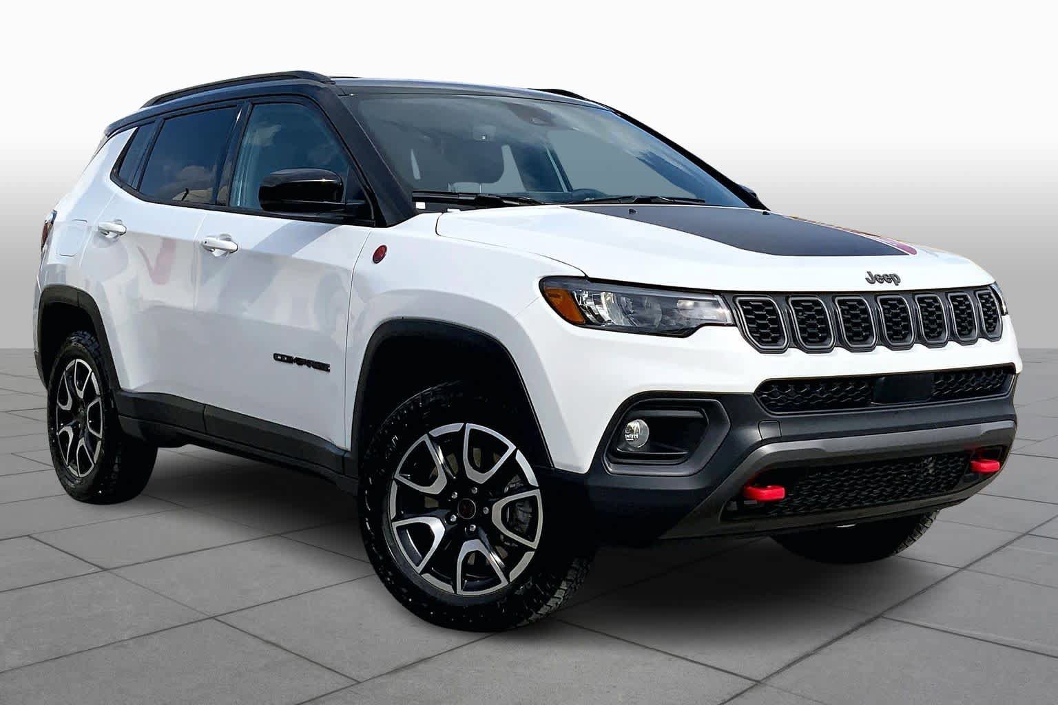 Used 2025 Jeep Compass Trailhawk AWD/4WD image 3