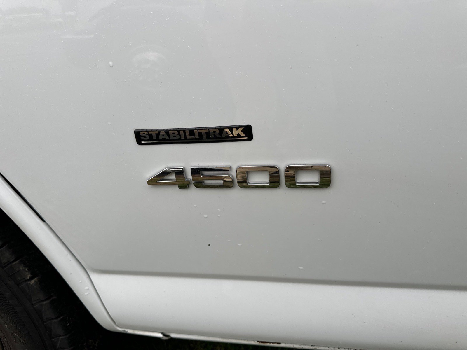 Used 2018 Chevrolet Express 4500 Extended w/ Driver Convenience Package RWD image 7