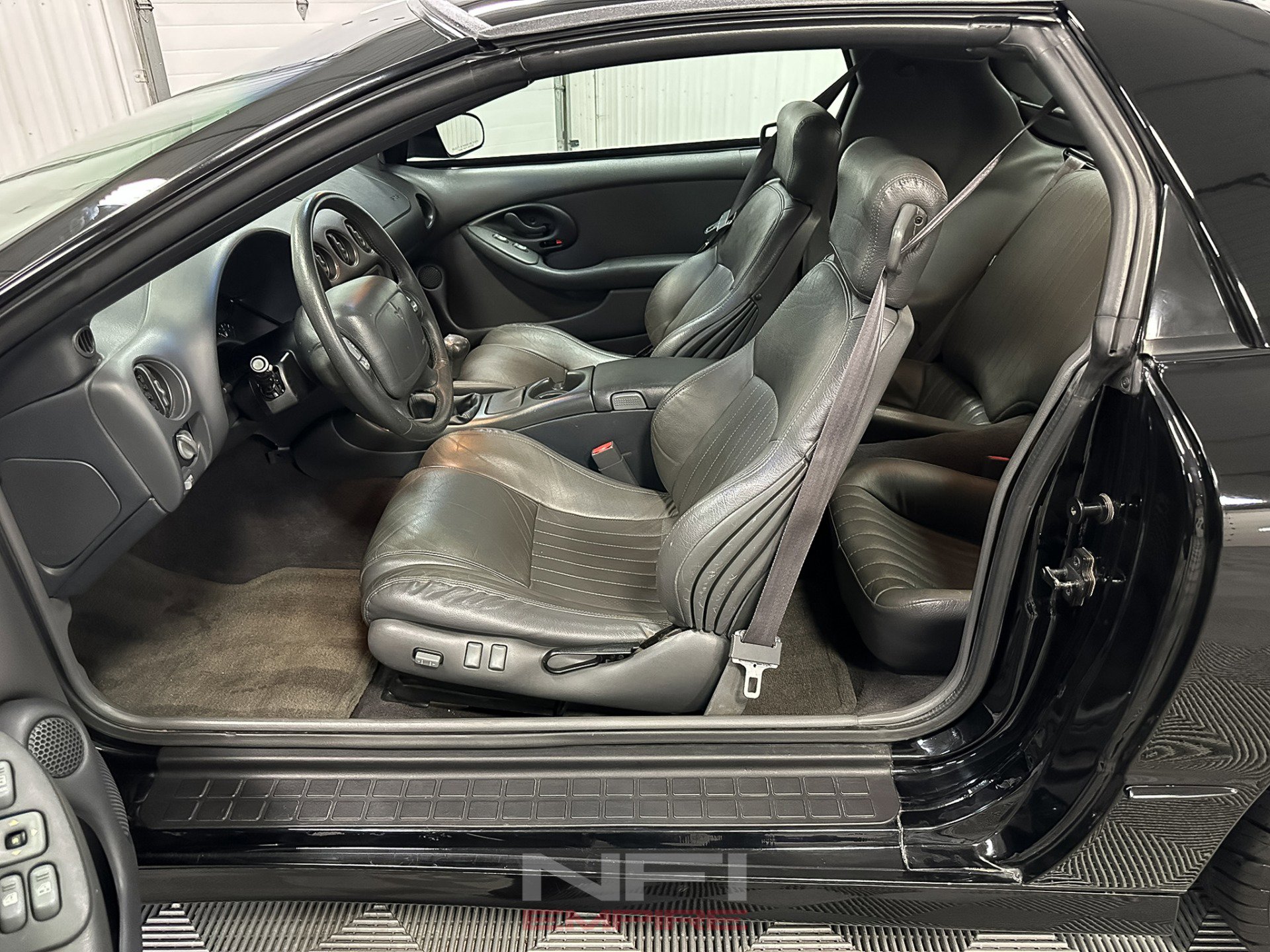 Used 1999 Pontiac Firebird Formula w/ Security Pkg RWD image 31